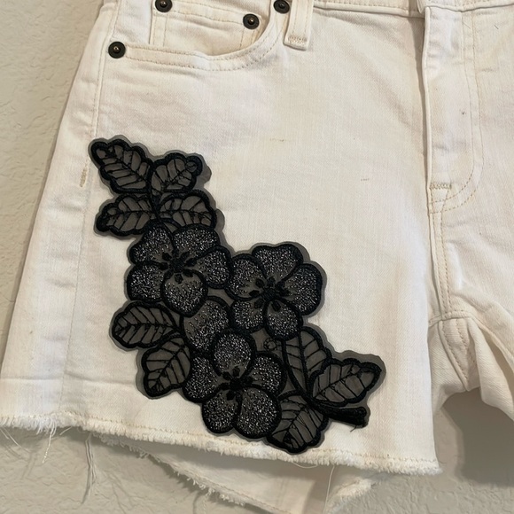 J.Crew Women’s Denim Short Size 26 Mid Rise White Stretch High Waist Floral - Picture 4 of 12